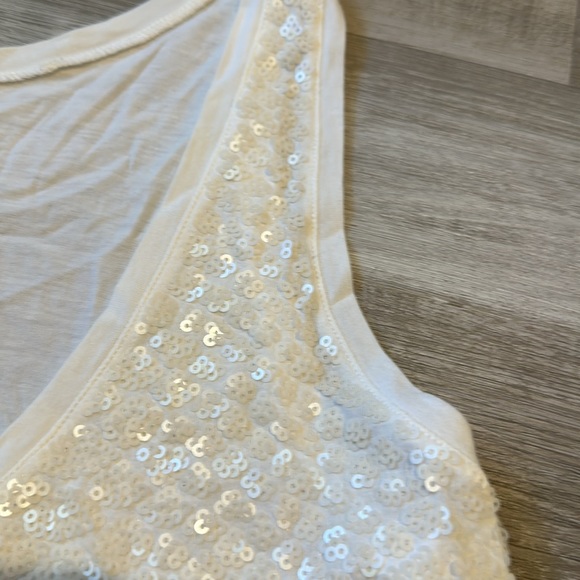 White tank - Picture 3 of 3